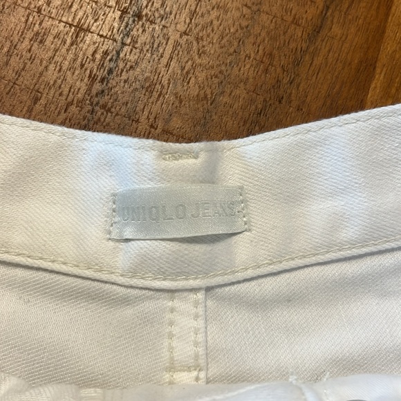 White uniqlo mom shorts size 24 - Picture 2 of 3
